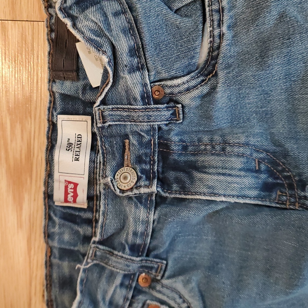 Levi's Boy's 550 Relaxed Jeans Light Wash 8 Regular 24x22 - Picture 2 of 5